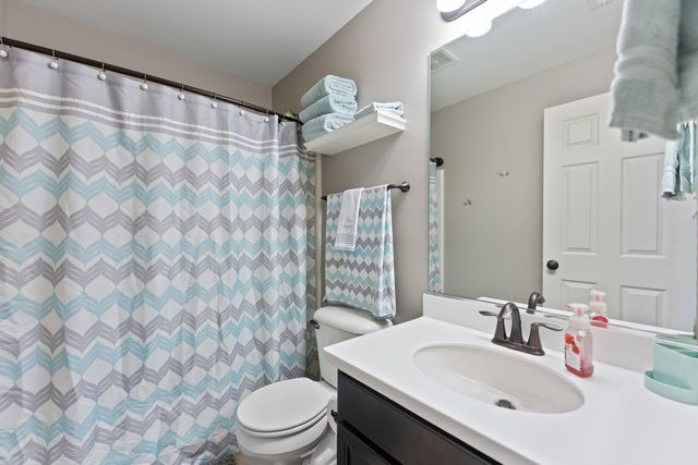 586 Vine Street, Hampshire, IL 60140