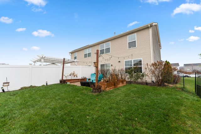 586 Vine Street, Hampshire, IL 60140