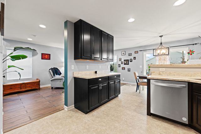 586 Vine Street, Hampshire, IL 60140