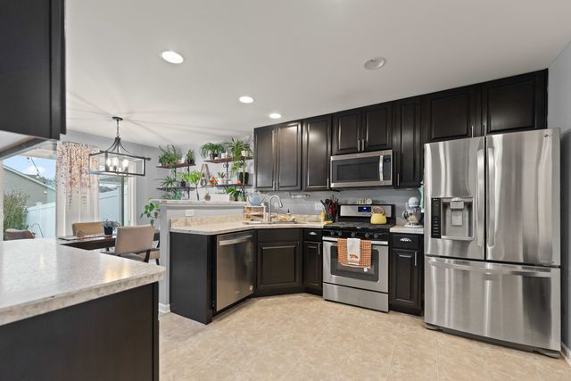 586 Vine Street, Hampshire, IL 60140