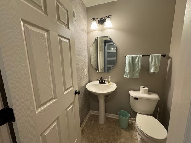 586 Vine Street, Hampshire, IL 60140