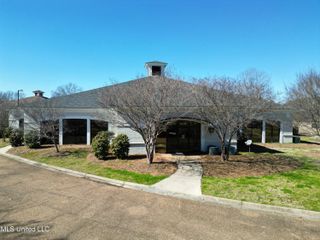 601 Crescent Boulevard, 403, Ridgeland, MS 39157