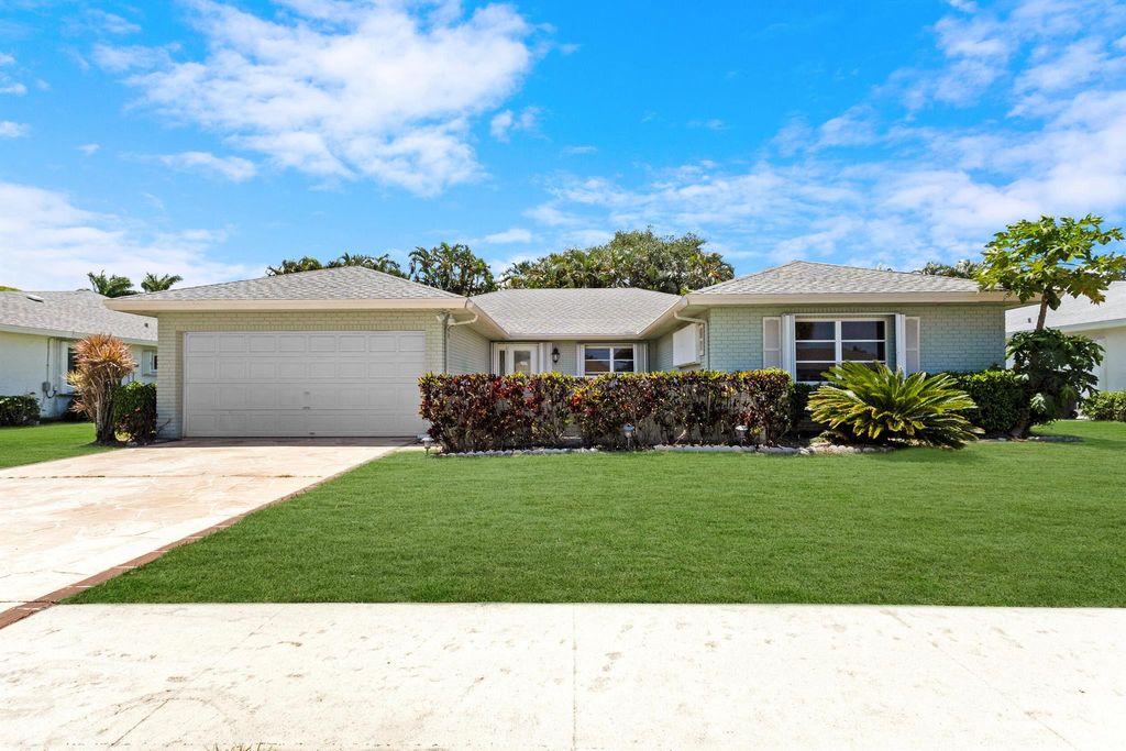 10911 Green Trail Drive S, Boynton Beach, FL 33436