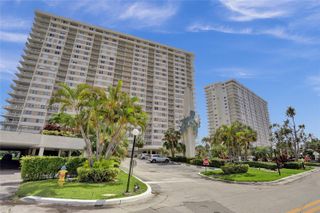 300 Bayview Drive PH10, Sunny Isles Beach, FL 33160