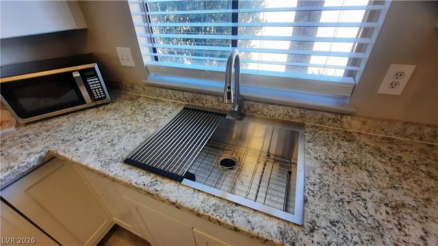 1632 MARATHON Drive 12, Las Vegas, NV 89108