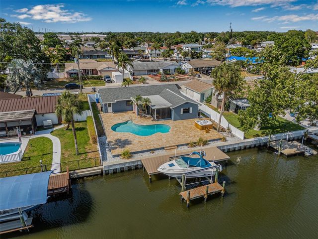 8722 THORNWOOD LANE, Tampa, FL 33615