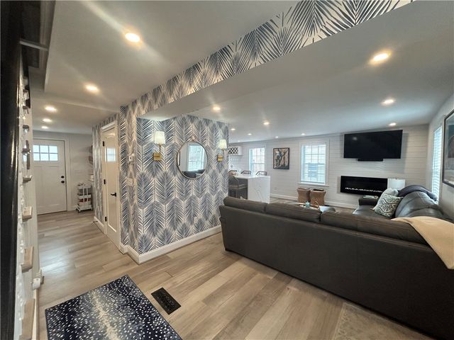 23 Anthony Street 2, Newport, RI 02840