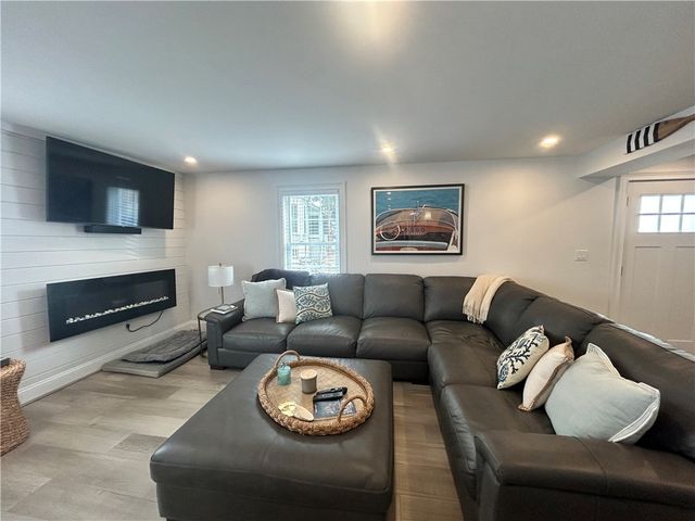 23 Anthony Street 2, Newport, RI 02840