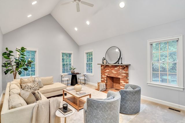 46 Holmes St, Needham, MA 02492