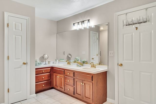46 Holmes St, Needham, MA 02492
