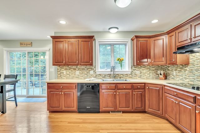 46 Holmes St, Needham, MA 02492