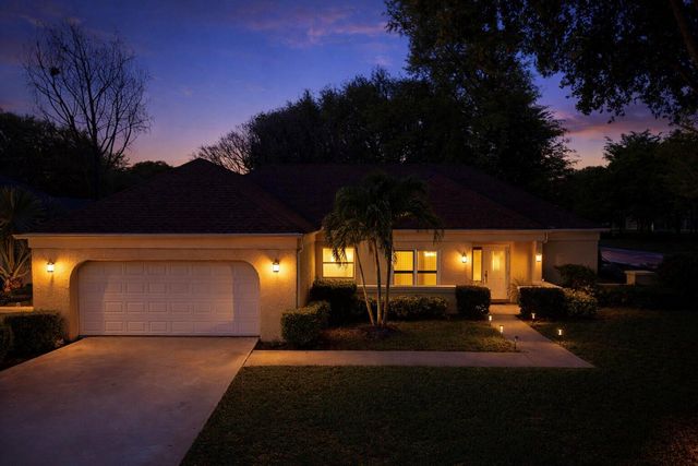 10195 Greentrail Drive, Boynton Beach, FL 33436