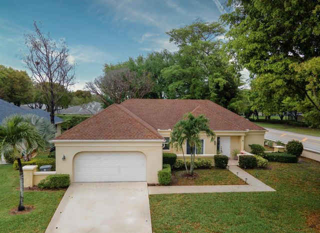 10195 Greentrail Drive, Boynton Beach, FL 33436
