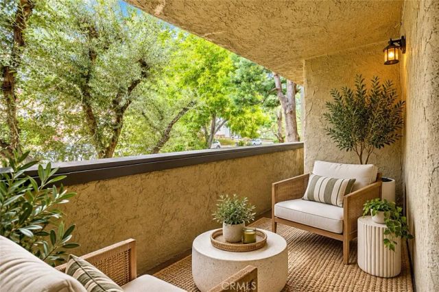320 E Stocker 107, Glendale, CA 91207