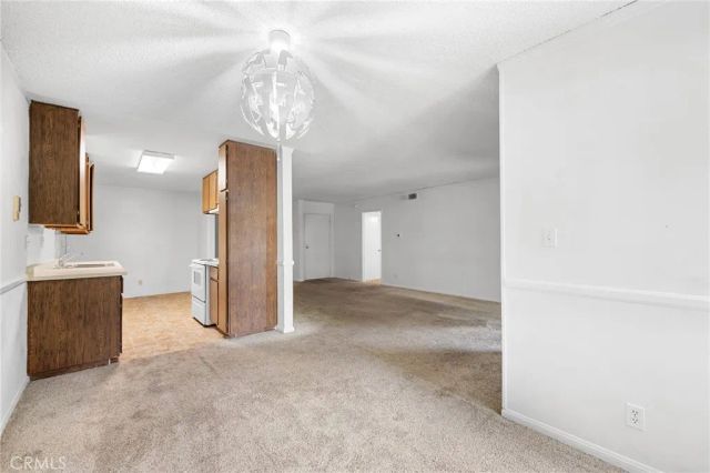 320 E Stocker 107, Glendale, CA 91207