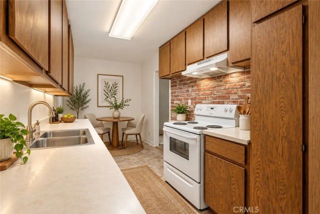 320 E Stocker 107, Glendale, CA 91207