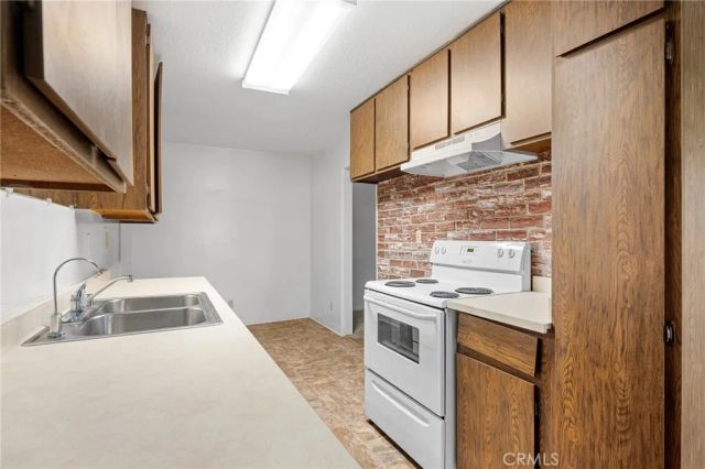 320 E Stocker 107, Glendale, CA 91207