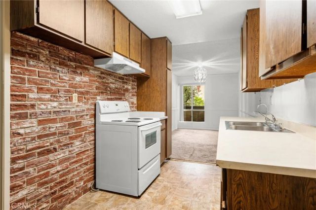 320 E Stocker 107, Glendale, CA 91207