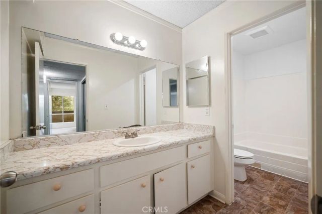 320 E Stocker 107, Glendale, CA 91207