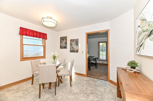 1713 Fox River PARKWAY, Waukesha, WI 53189