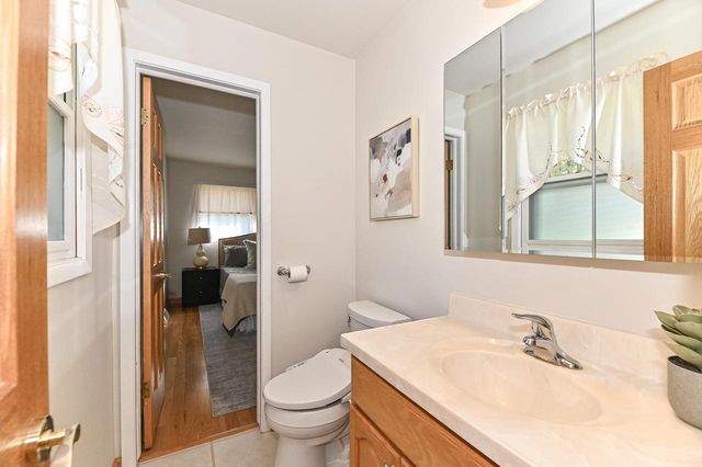 1713 Fox River PARKWAY, Waukesha, WI 53189