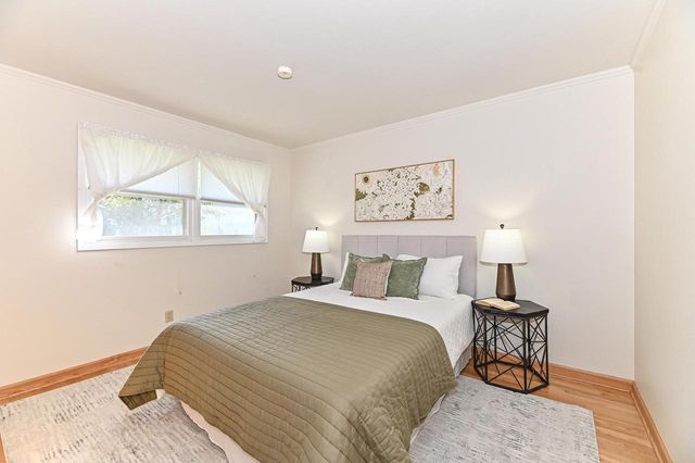 1713 Fox River PARKWAY, Waukesha, WI 53189