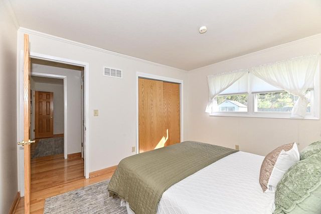 1713 Fox River PARKWAY, Waukesha, WI 53189