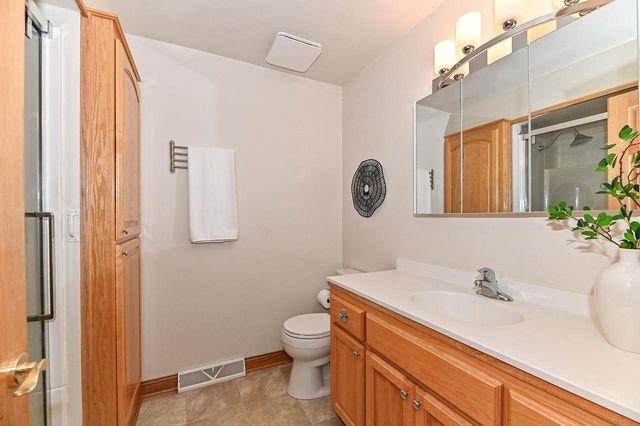 1713 Fox River PARKWAY, Waukesha, WI 53189