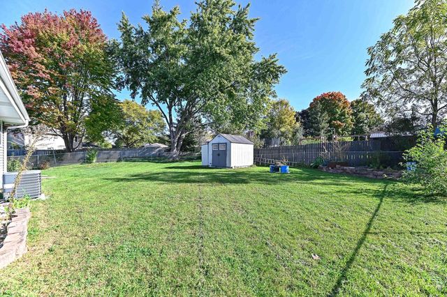 1713 Fox River PARKWAY, Waukesha, WI 53189