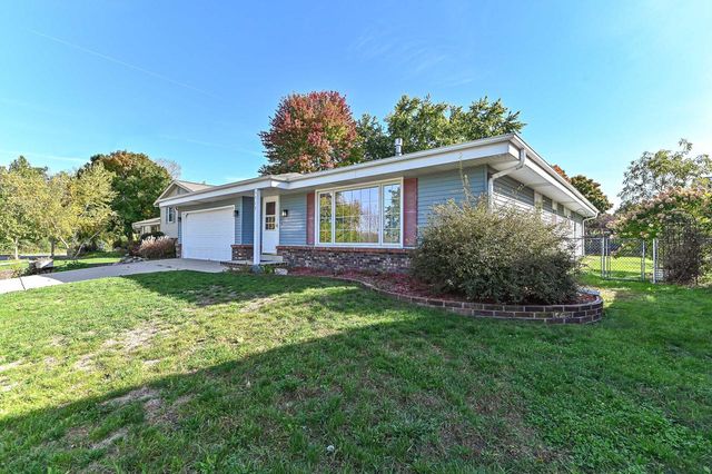 1713 Fox River PARKWAY, Waukesha, WI 53189