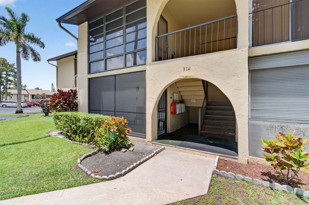 314 Pine Ridge Circle A1, Greenacres, FL 33463