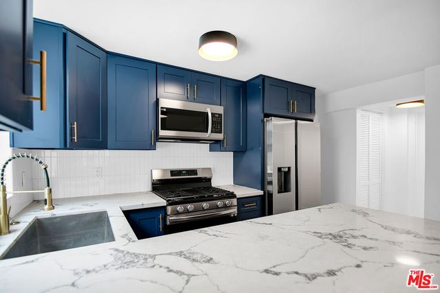 1021 N Genesee Avenue 12, West Hollywood, CA 90046