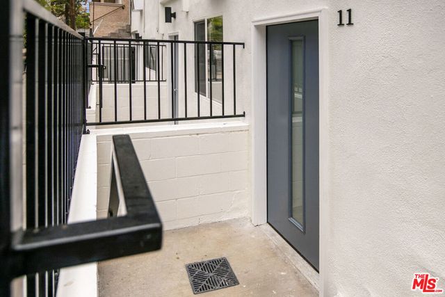 1021 N Genesee Avenue 12, West Hollywood, CA 90046