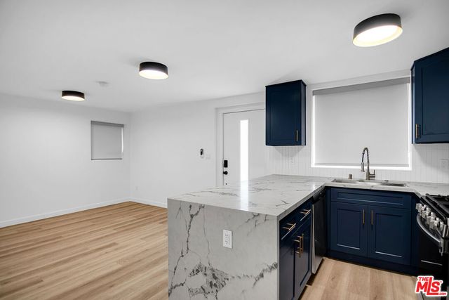 1021 N Genesee Avenue 12, West Hollywood, CA 90046