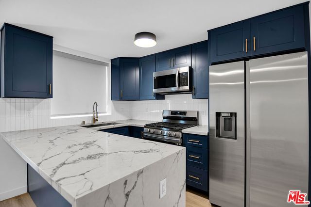 1021 N Genesee Avenue 12, West Hollywood, CA 90046