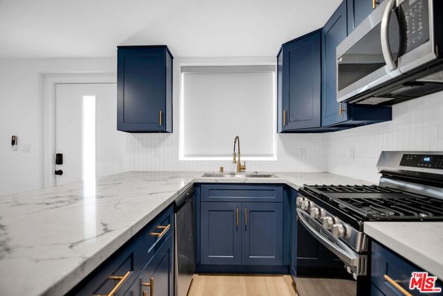 1021 N Genesee Avenue 12, West Hollywood, CA 90046