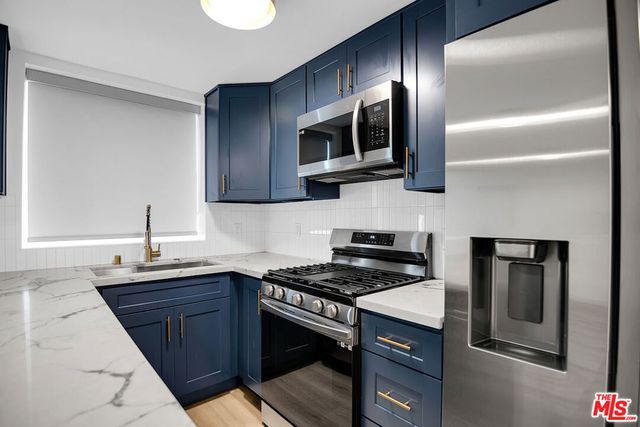 1021 N Genesee Avenue 12, West Hollywood, CA 90046