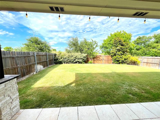 1105 Prairie Heights Drive, Fort Worth, TX 76108
