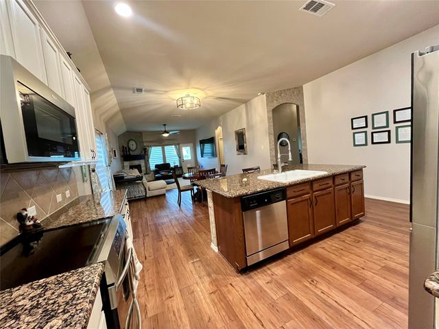 1105 Prairie Heights Drive, Fort Worth, TX 76108