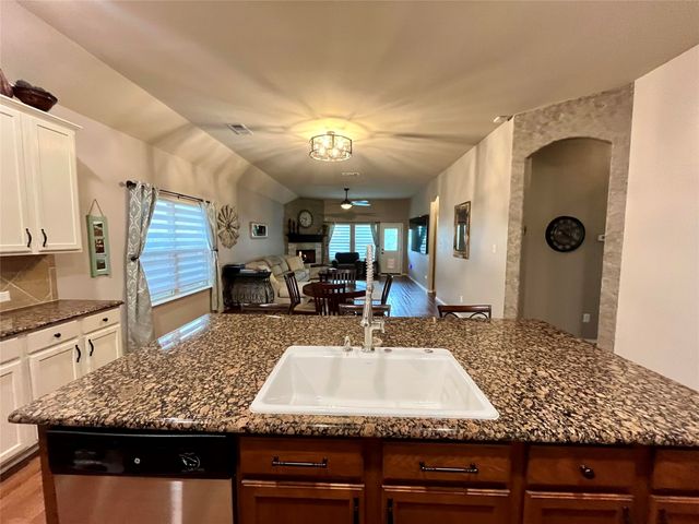 1105 Prairie Heights Drive, Fort Worth, TX 76108