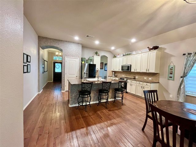 1105 Prairie Heights Drive, Fort Worth, TX 76108