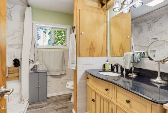 1130 Crest Drive, Central Point, OR 97502