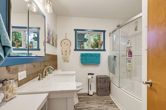 1130 Crest Drive, Central Point, OR 97502