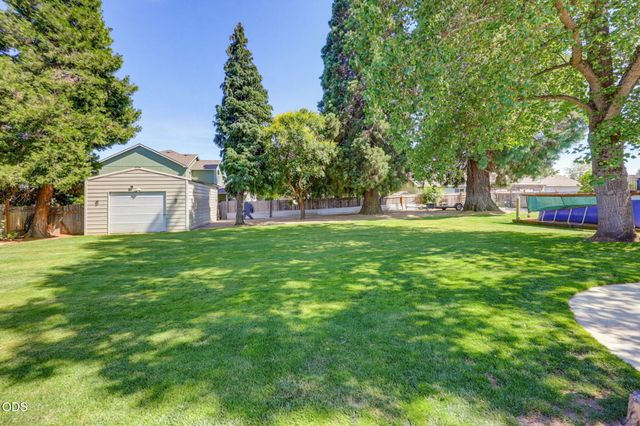 1130 Crest Drive, Central Point, OR 97502