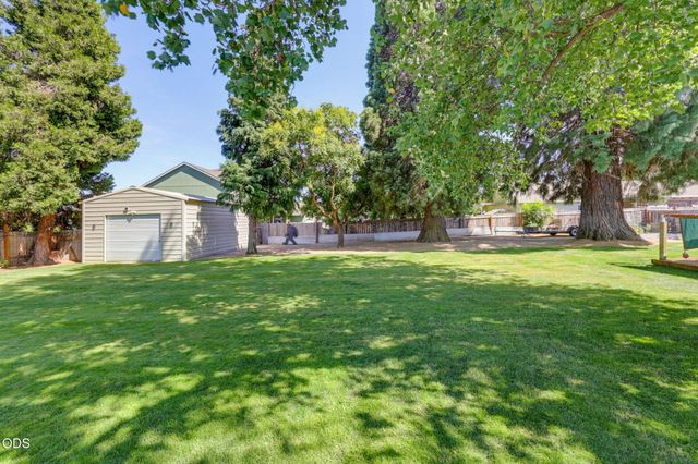 1130 Crest Drive, Central Point, OR 97502