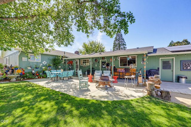 1130 Crest Drive, Central Point, OR 97502