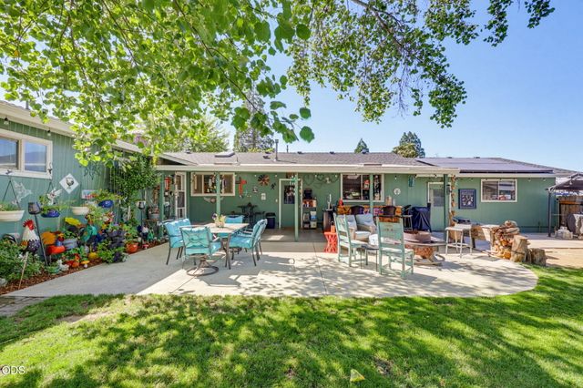 1130 Crest Drive, Central Point, OR 97502