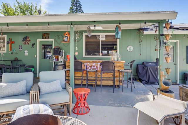 1130 Crest Drive, Central Point, OR 97502