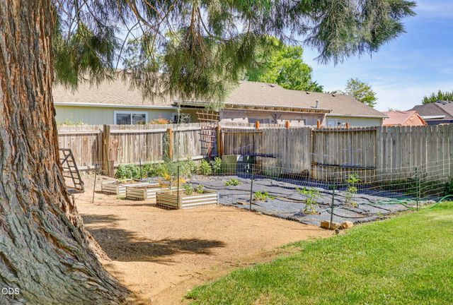 1130 Crest Drive, Central Point, OR 97502