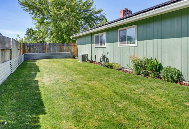 1130 Crest Drive, Central Point, OR 97502